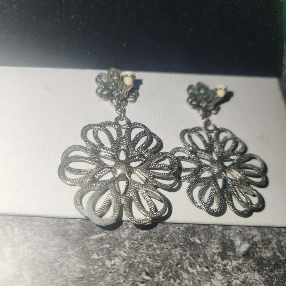 Vintage Silver Tone Tiered Floral Rhinestone Clip On Drop Statement Earrings‎